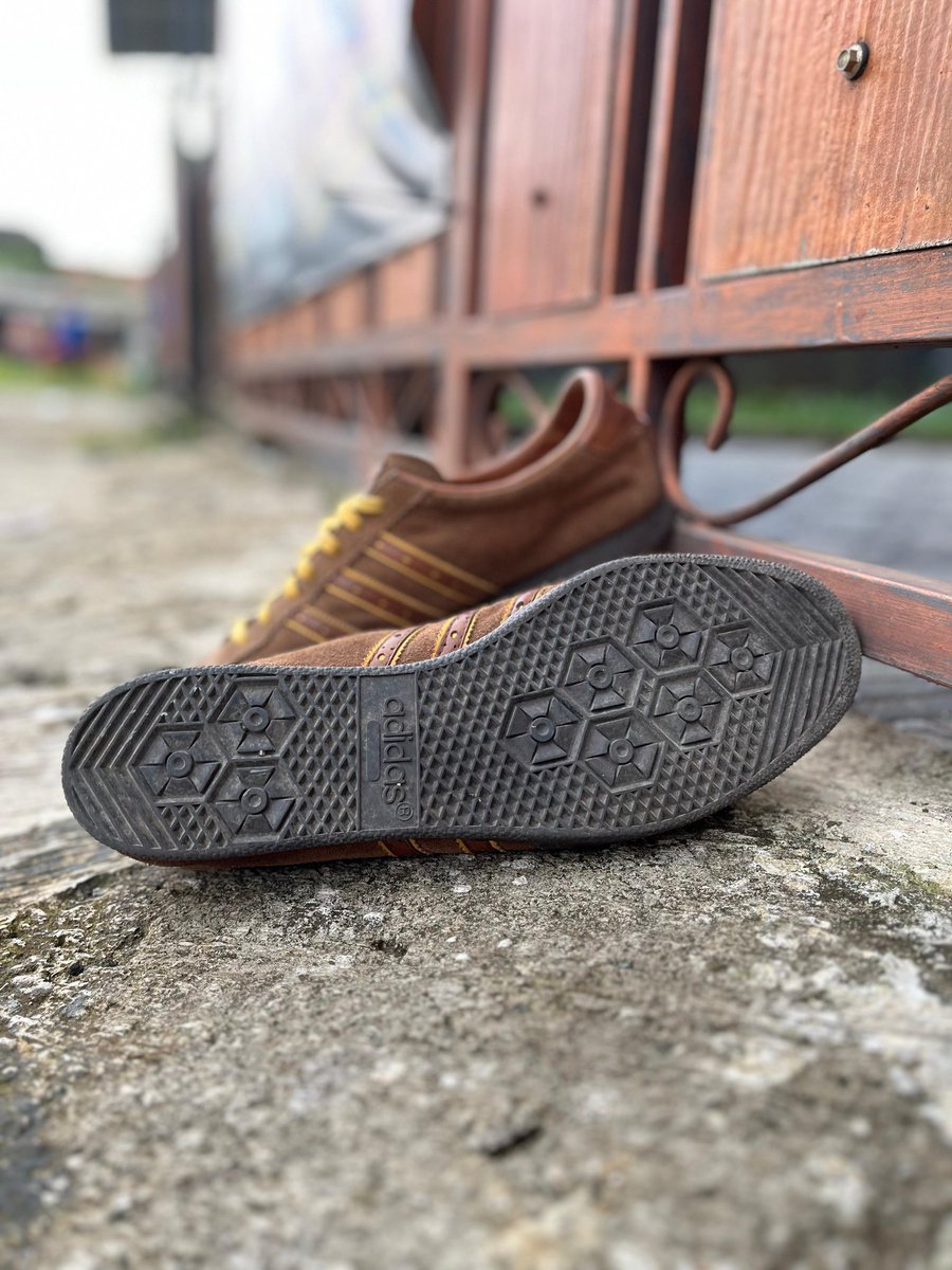 farizskmr's tweet photo. Adidas London Church for sale
Size UK12 no box 7/10 condition in my opinion, £235 delivered will shipping using replace box.
IG @@solenaks / @solecollections.id

@adiFamily_ #adifamily #adidasspzl #adidasspezial #adidasvintage #vintageadidas https://t.co/B0uuZ62x6h