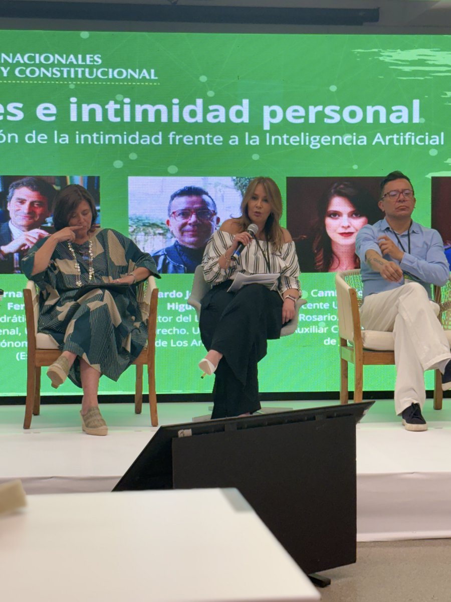 #JornadasDía1🤖 En el panel “Deepfakes e intimidad personal”, la moderadora Elena Suárez destacó:
⚖️ El impacto de la IA en la vida diaria
🧠 Bienes jurídicos esenciales: intimidad e identidad personal
✨ Nuevos derechos: los neuroderechos