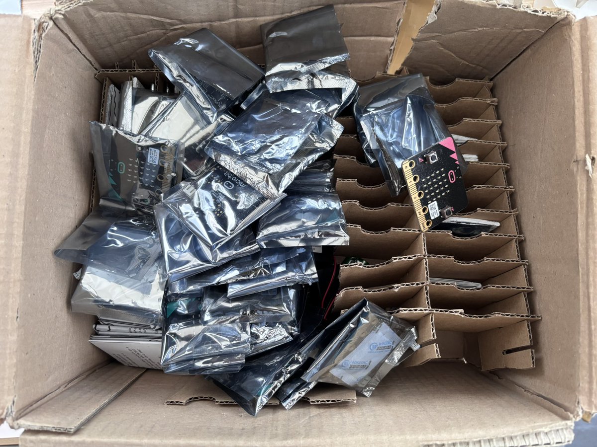GrumpyCompSci's tweet image. I’ve just found a box of 32 Micro:bits! How did I not know I had these? 😱😱😱
