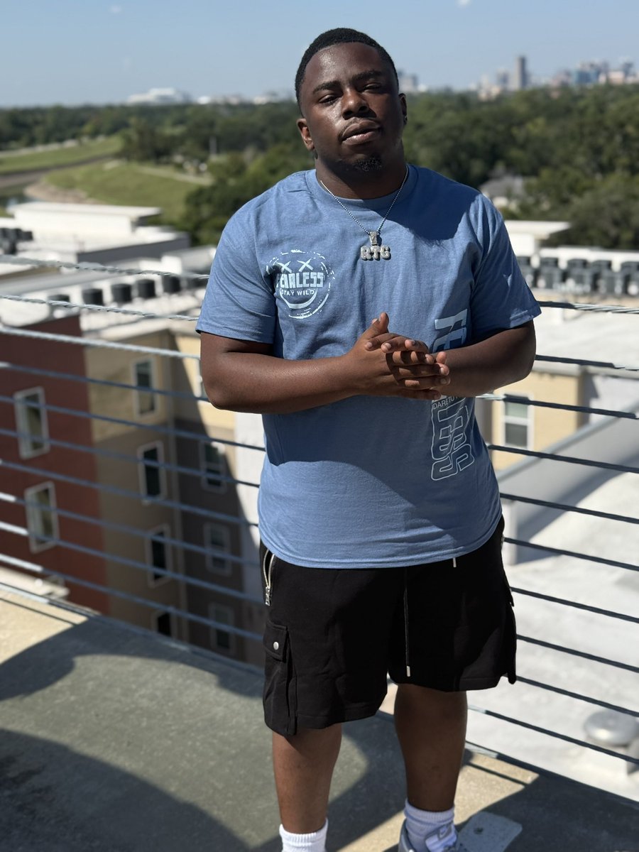 Kendrick3__3's tweet photo. Went legit 💫 #explore #lifestyle #rooftop #RTG https://t.co/OrkZHU1Hdb