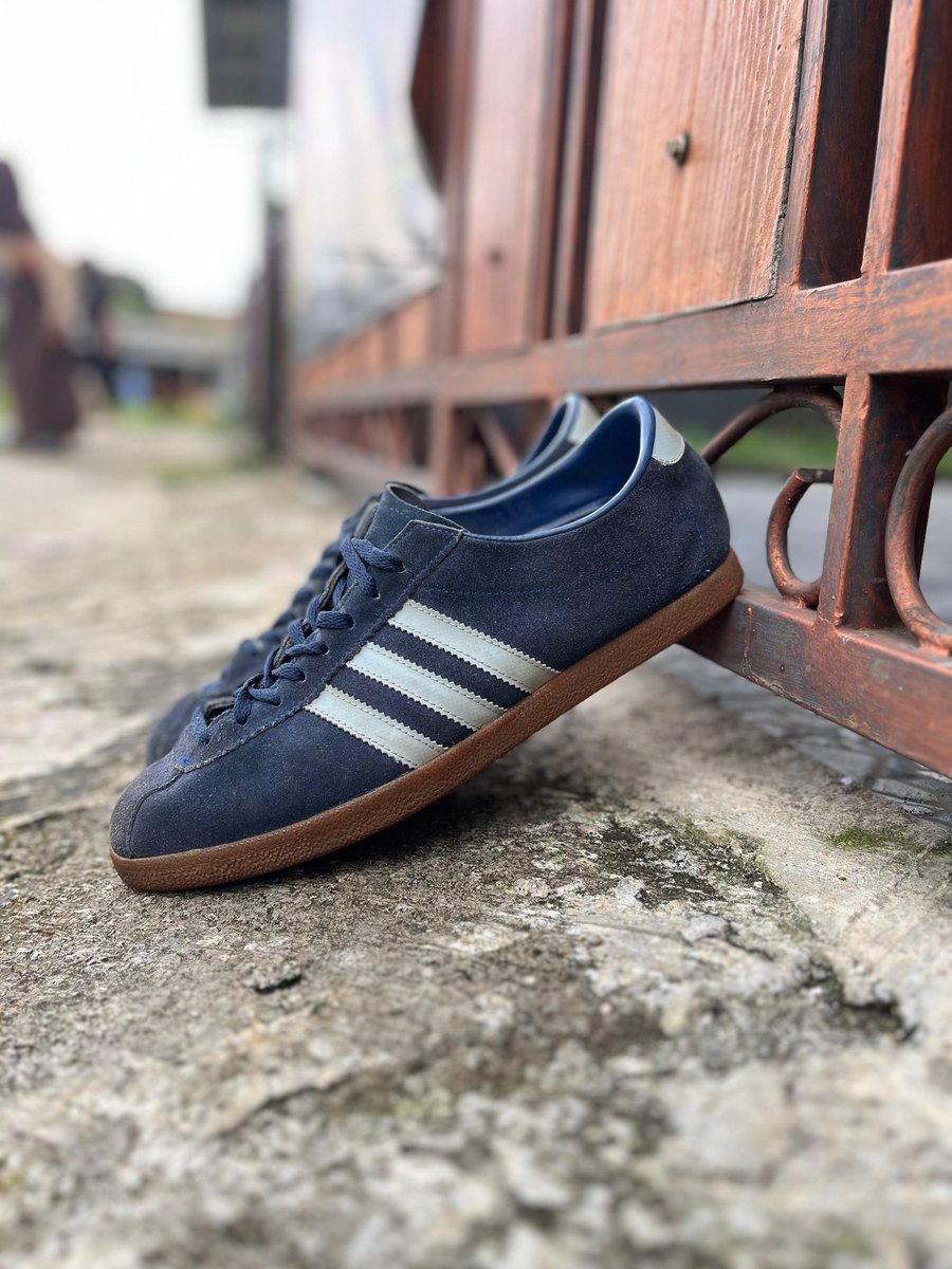 farizskmr's tweet photo. Adidas BErlin Yugoslavia for sale
Size UK11 no box 6/10 condition in my opinion, £170 delivered will shipping using replace box.
IG @@solenaks / @solecollections.id

@adiFamily_ #adifamily #adidasspzl #adidasspezial #adidasvintage https://t.co/HMztA0KhuI