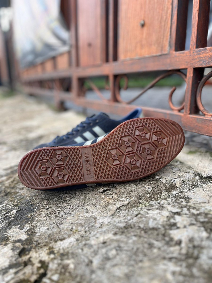 farizskmr's tweet photo. Adidas BErlin Yugoslavia for sale
Size UK11 no box 6/10 condition in my opinion, £170 delivered will shipping using replace box.
IG @@solenaks / @solecollections.id

@adiFamily_ #adifamily #adidasspzl #adidasspezial #adidasvintage https://t.co/HMztA0KhuI