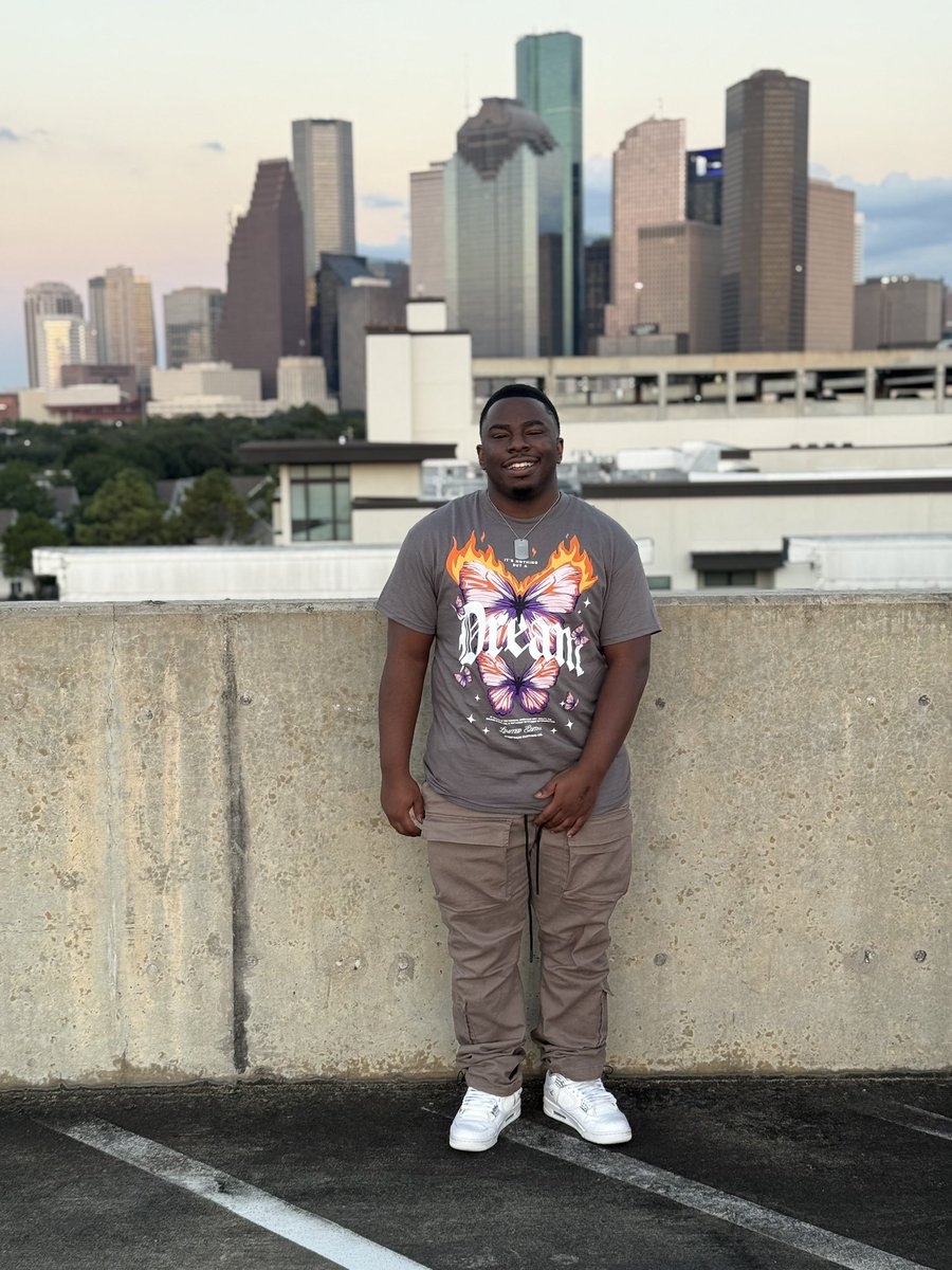 Kendrick3__3's tweet photo. The world is yours and everything in it you gone go get it ? #explore #RTG #lifestyle #dream #motivation https://t.co/pH6Y1p1I6v