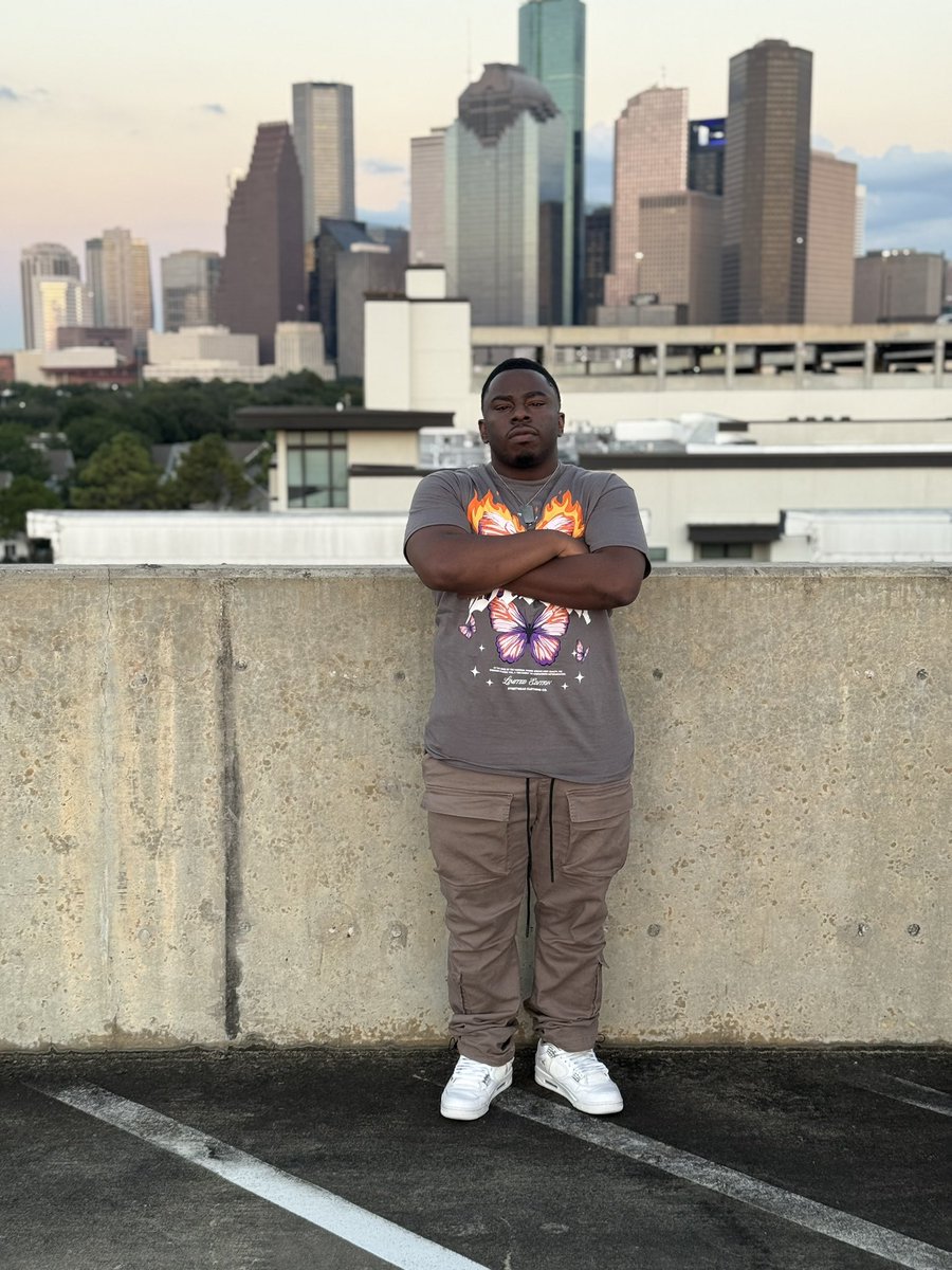 Kendrick3__3's tweet photo. The world is yours and everything in it you gone go get it ? #explore #RTG #lifestyle #dream #motivation https://t.co/pH6Y1p1I6v