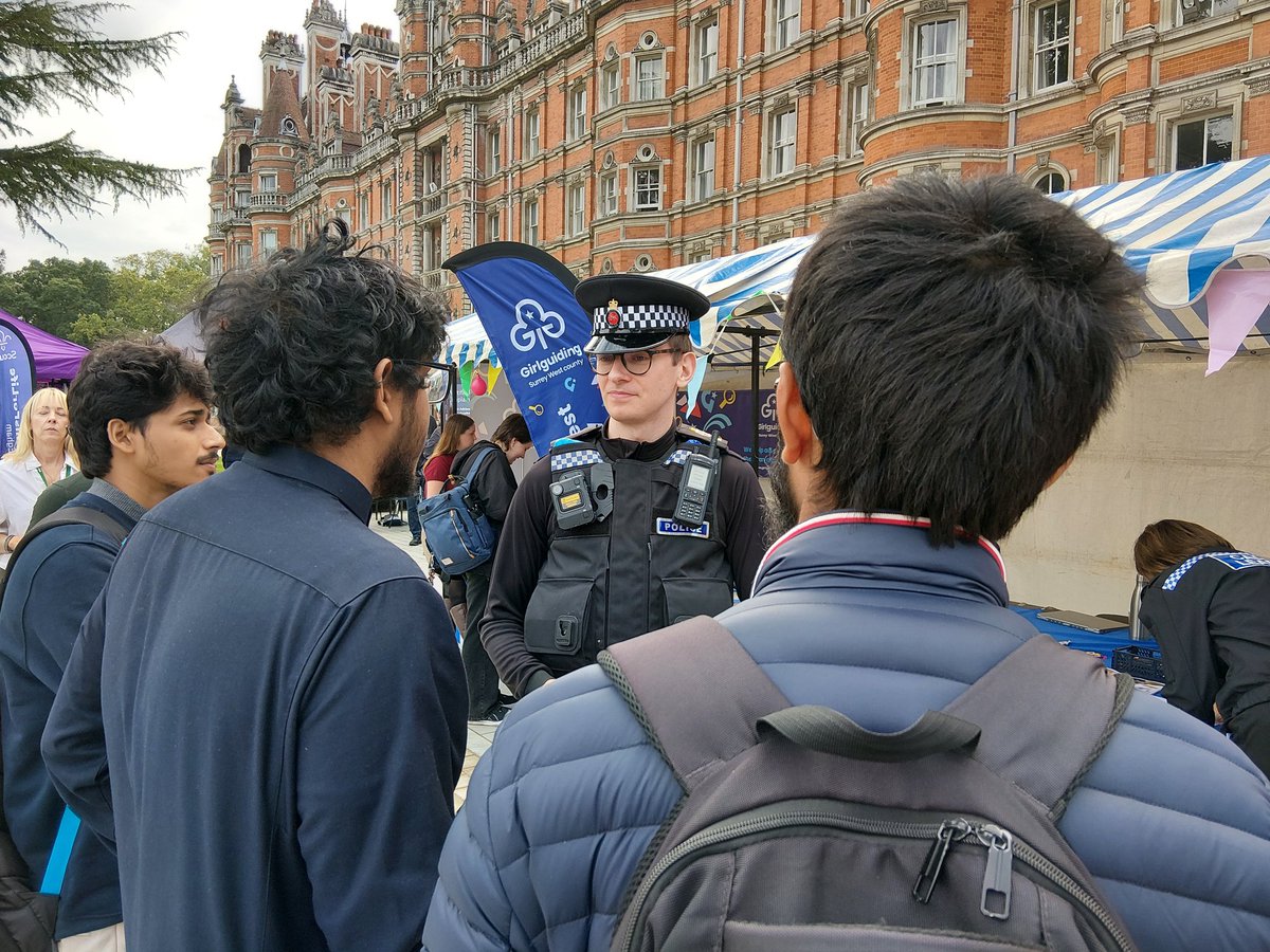 SurreySpecials's tweet image. We had a fantastic afternoon at @RoyalHolloway Festival of Volunteering, speaking to plenty of students about the Special Constabulary, as well as our Support Volunteers and Cadets.

If you're interested in doing something Special, we're recruiting now:
lumesse-engage.com/policejobssurr…
