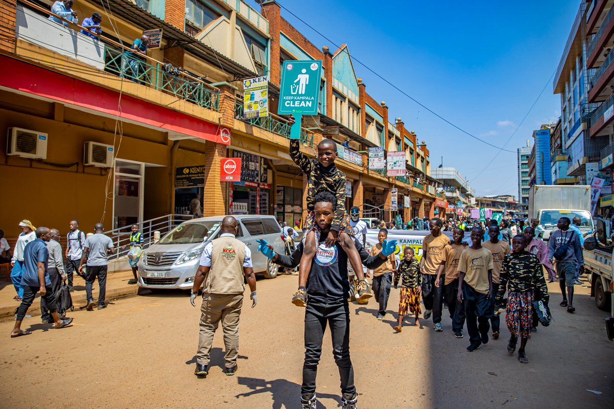 Kampala4Climate's tweet photo. Kampala No Litter Day energises the City ahead of the #KlaCityFestival.
Dubbed the “No-Litter Day,” the pre-festival activity was flagged off at City Square by the Minister for Kampala Capital City and Metropolitan Affairs,
@HajjatMinsa, together with the @KCCAED.  

The city leaders emphasized that keeping Kampala clean is a shared responsibility and urged everyone to take part.