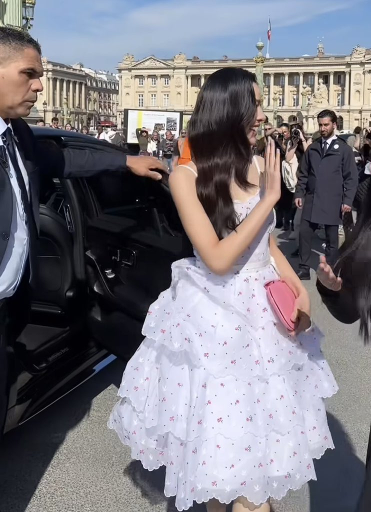 K000511520's tweet photo. Oh my God her Dior dress up close! Her dominance stitched into Dior’s finest.
#diorSS26 #DiorPFW
#PFW #LuxuryFashion
#diorxlinglingkwong
#linglingkwong https://t.co/07yP48mTo4