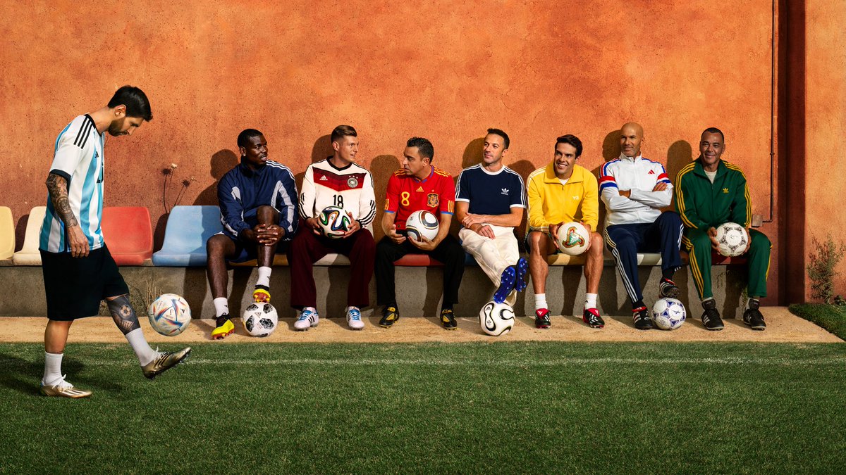 FootyAccums's tweet image. An incredible photo of a star from each of the last eight World Cup winners, with the ball they used during their victory. 🏆

😍😍😍

📸 @adidasfootball