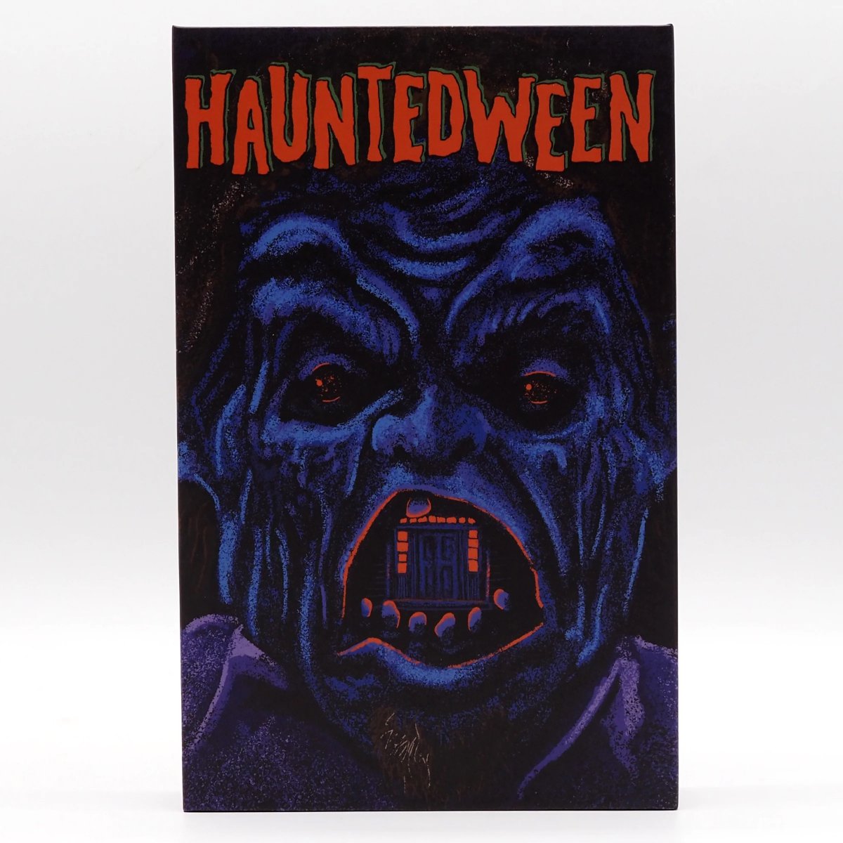 disc_connected's tweet image. ***ANNOUNCEMENT***

Now available to order on Deluxe LED #VHS and shipping later this month in the US from @VinegarSyndrome as part of their #DegausserVideo line: #Hauntedween (1991)!

One Halloween night, a little girl visiting the Burber family’s “House of Horrors” attraction