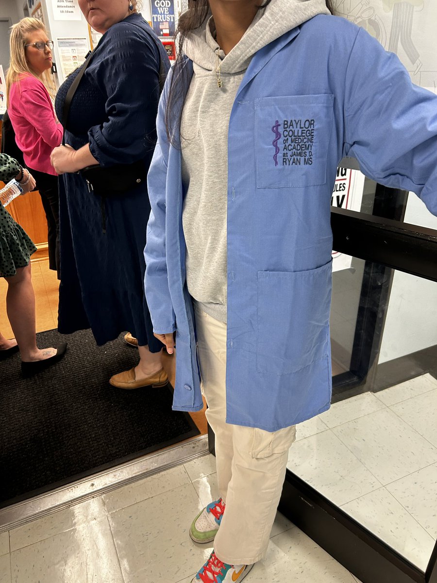 Laura Mackay tweet media