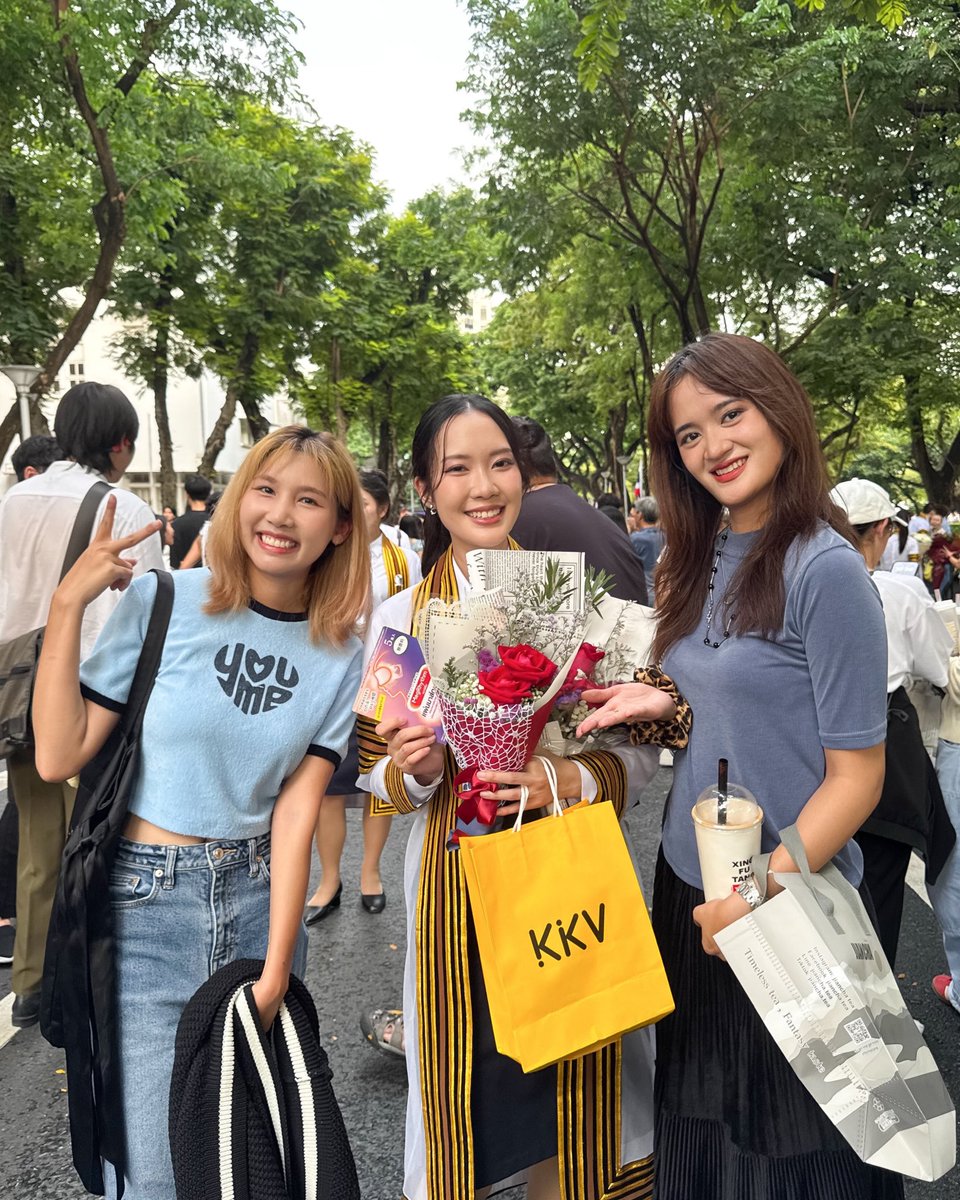 suplabel's tweet photo. 🎉 ขอแสดงความยินดีกับบัณฑิต ใบตอง สุวิชาดา เฮงมีชัย เข้ารับพระราชทานปริญญาบัตรปริญญาโท คณะสถาปัตยกรรมศาสตร์ จุฬาลงกรณ์มหาวิทยาลัย ในวันที่ 1 ตุลาคม 2568 

#ONEz
#SUPA2023 https://t.co/8r1LL0fw6q