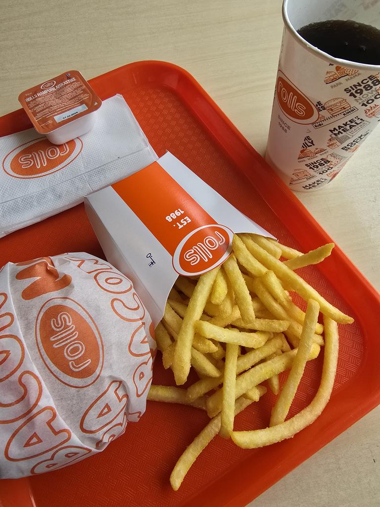 Työmatkan lounas. Kyllä Rollsin ranut on vaan parhaita. #rolls #vihantasalmi