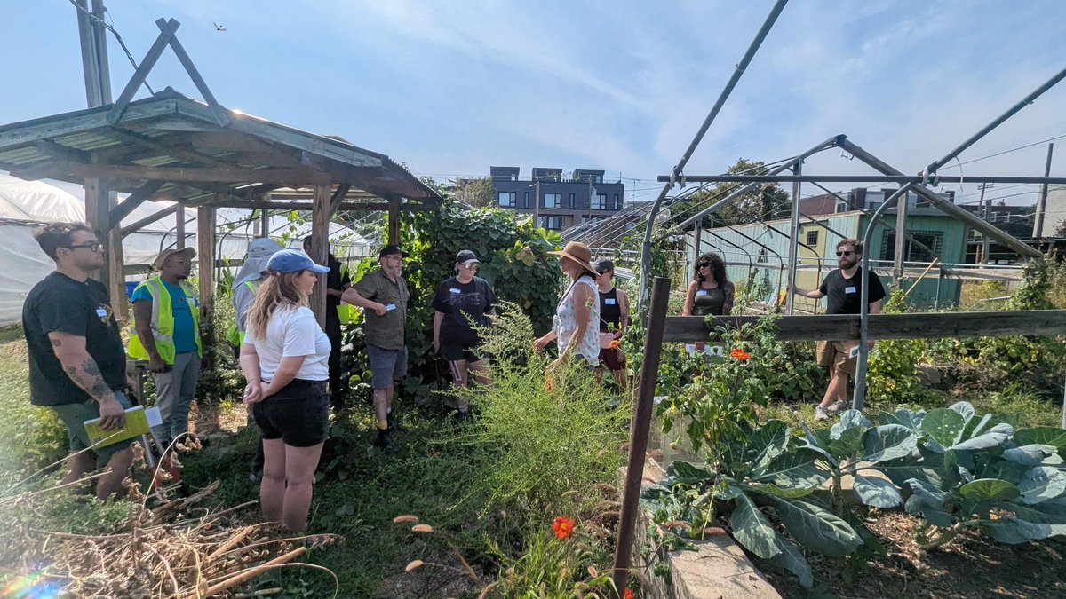 Come to the former Greensgrow Farms next Tuesday for another free urban botany class, taught by our Urban Agriculture Program Manager, Catherine! This week we’ll be discussing green gentrification.

Interested in joining? RSVP here: signupgenius.com/go/10C054CAEAB…
