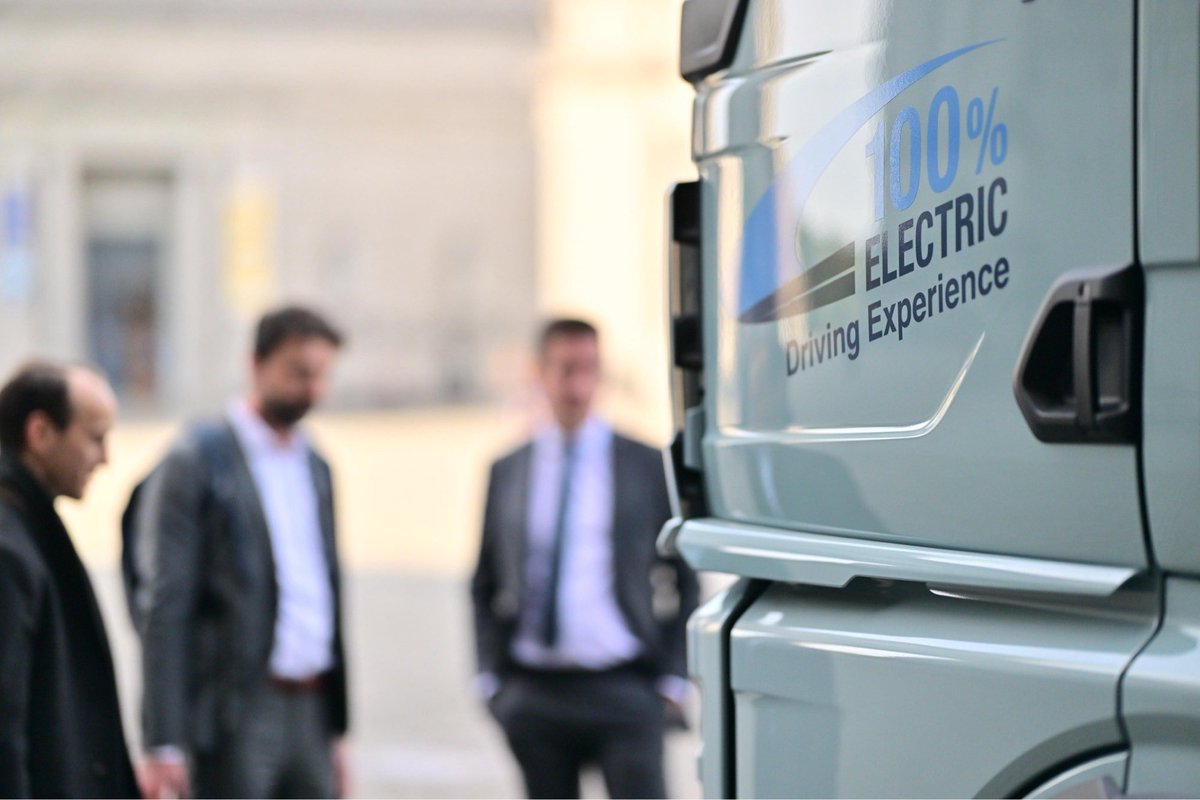 Amazon News EU tweet media