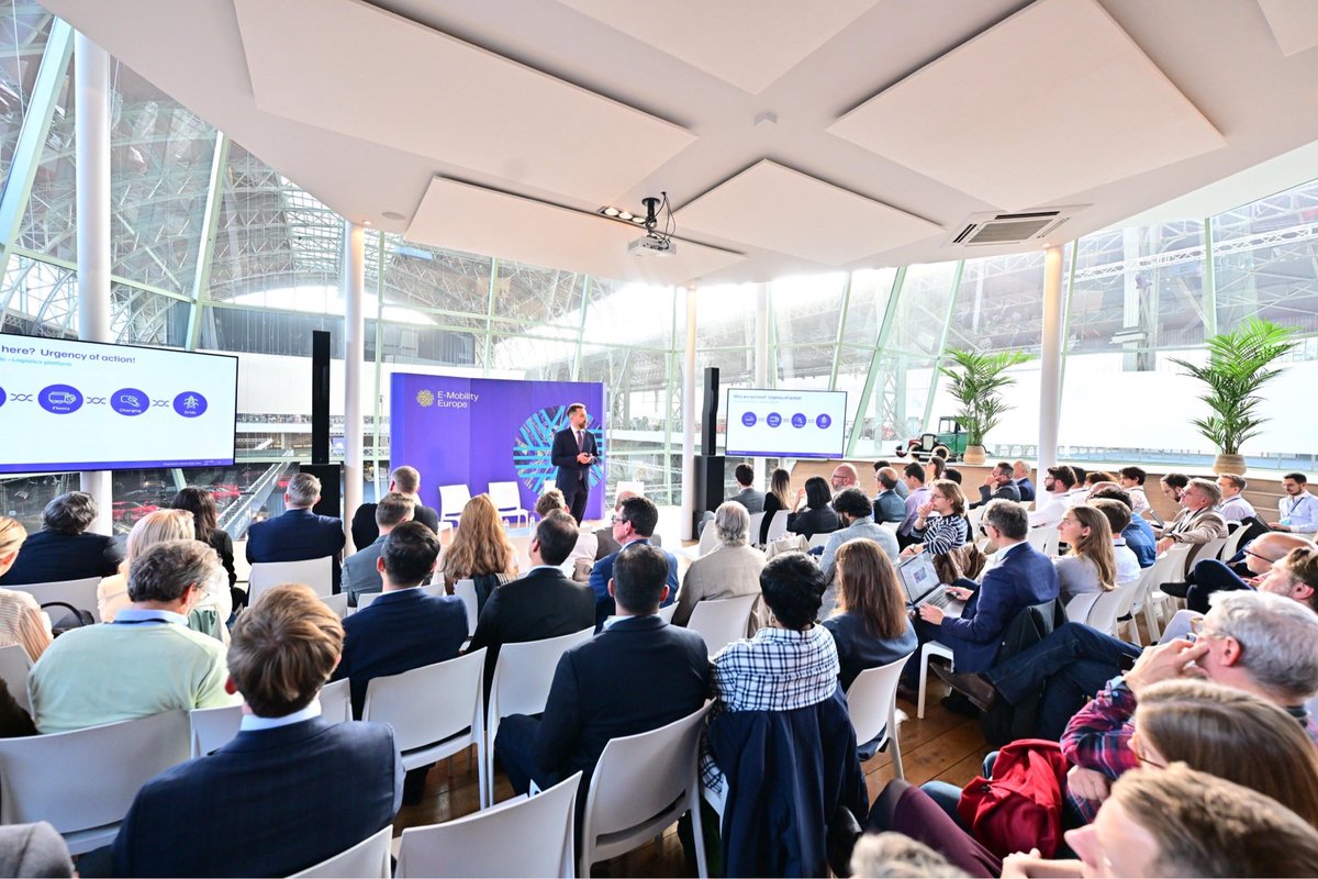 Amazon News EU tweet media