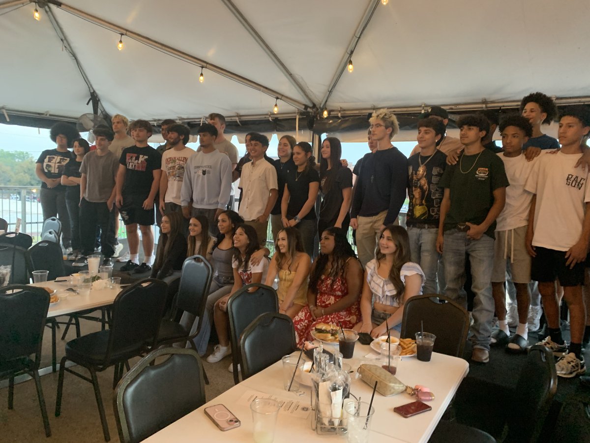 A big shoutout from BHS Wrestling to our amazing Booster Club, supportive parents, and the fantastic team at Old Texas Brewing Company in Burleson! Thank you for providing a delicious meal and for cheering us on as we gear up for the 2025 wrestling season. We genuinely appreciate