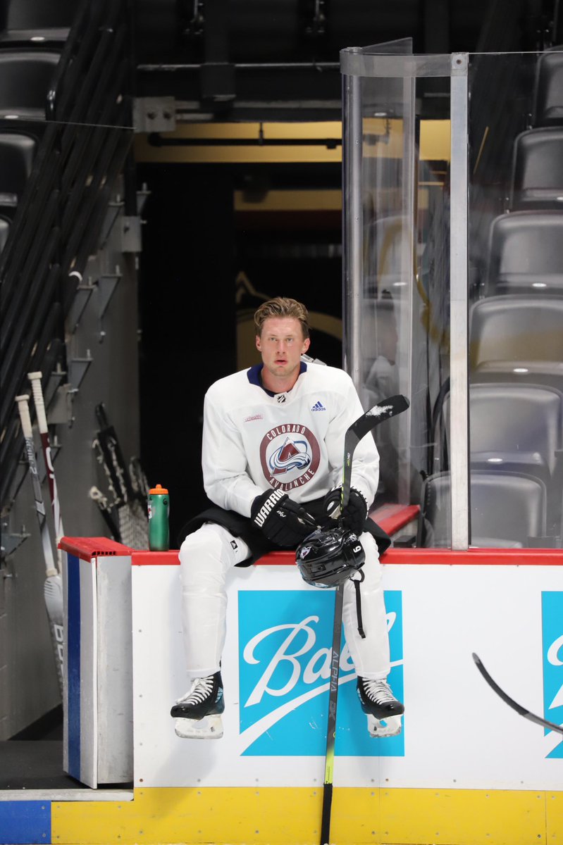 ejsfrontteeth's tweet photo. Happy retirement to the goofiest hockey player there ever was. Love you forever EJ, so glad you retired in blue and burgundy ❤️💙 https://t.co/7DwSMcGvgF