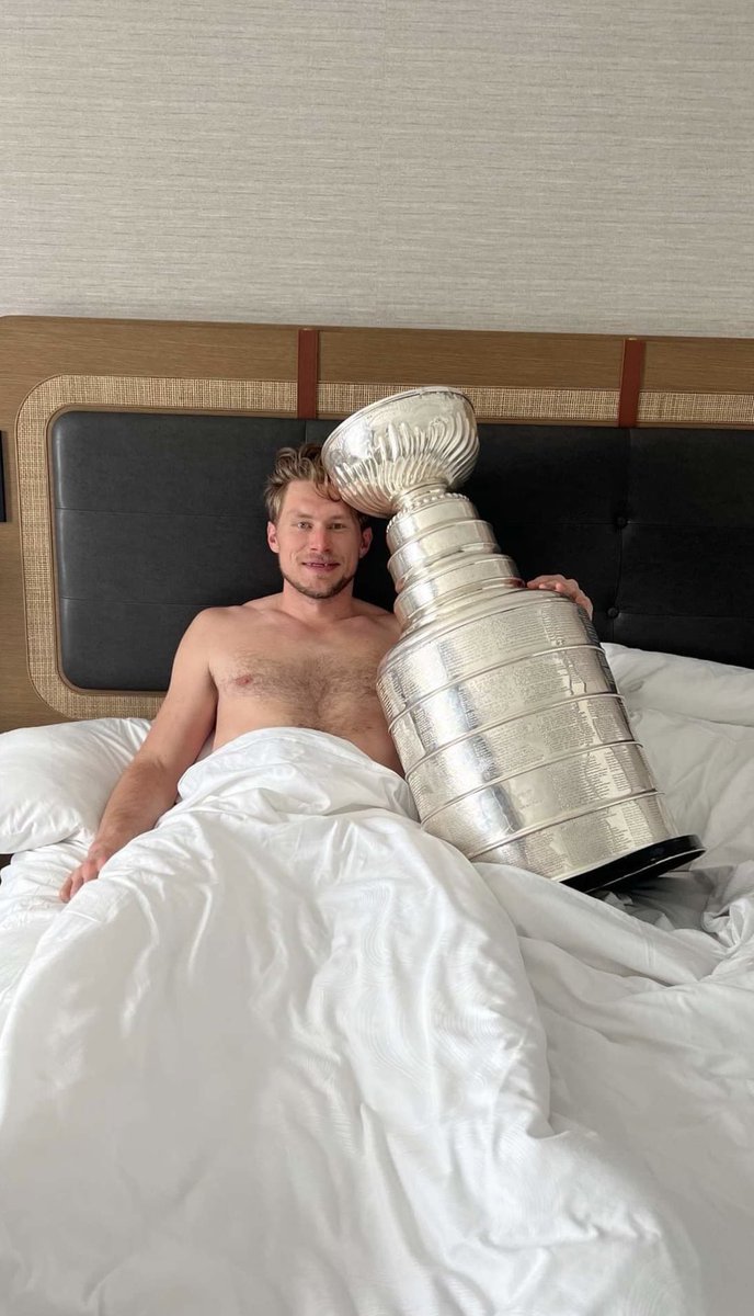 ejsfrontteeth's tweet photo. Happy retirement to the goofiest hockey player there ever was. Love you forever EJ, so glad you retired in blue and burgundy ❤️💙 https://t.co/7DwSMcGvgF