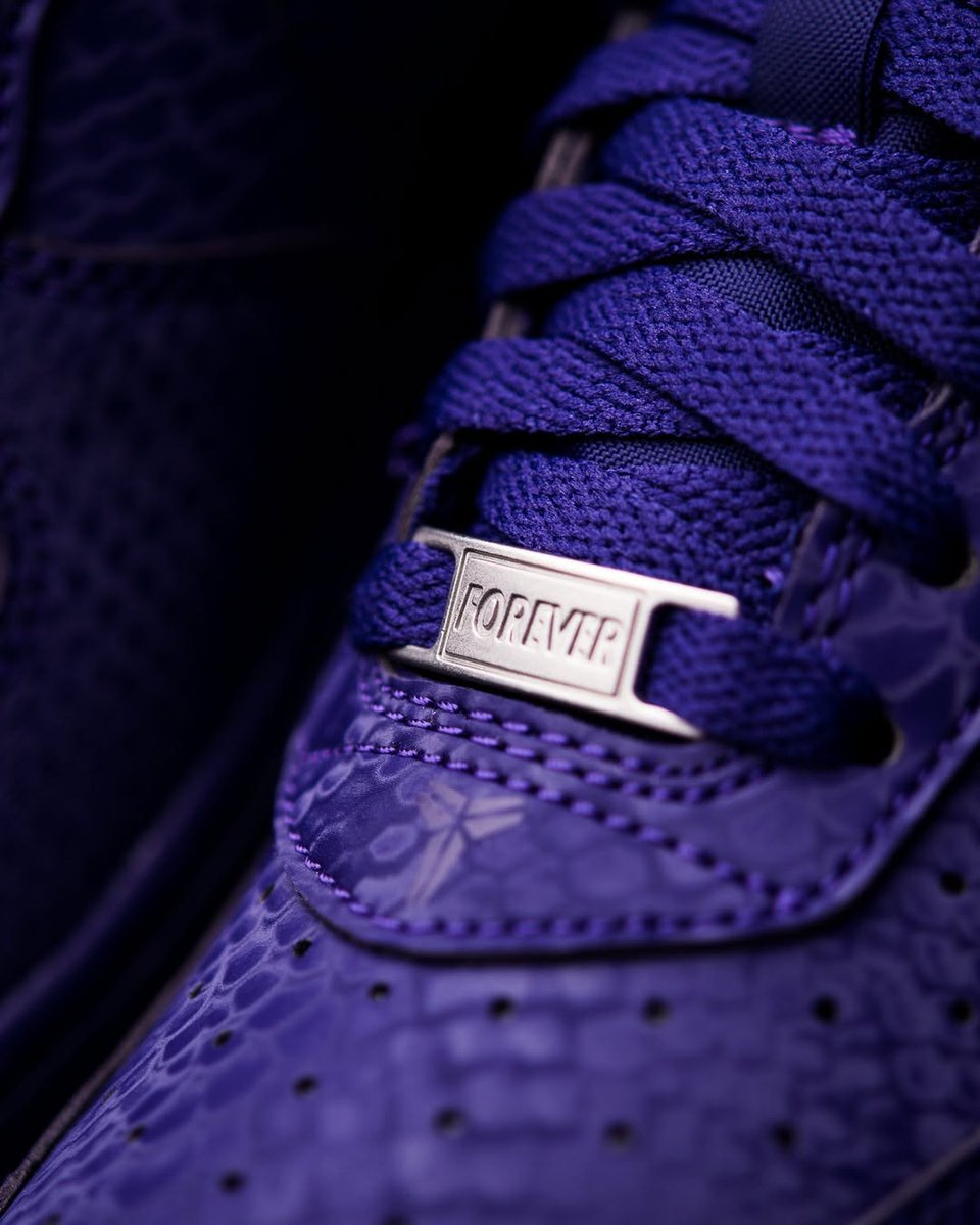 JustFreshKicks's tweet photo. Kobe Bryant x Nike Air Force 1 'Court Purple' 💜🐍

https://t.co/OcDiPoHtJI https://t.co/1hLI6QeVCN