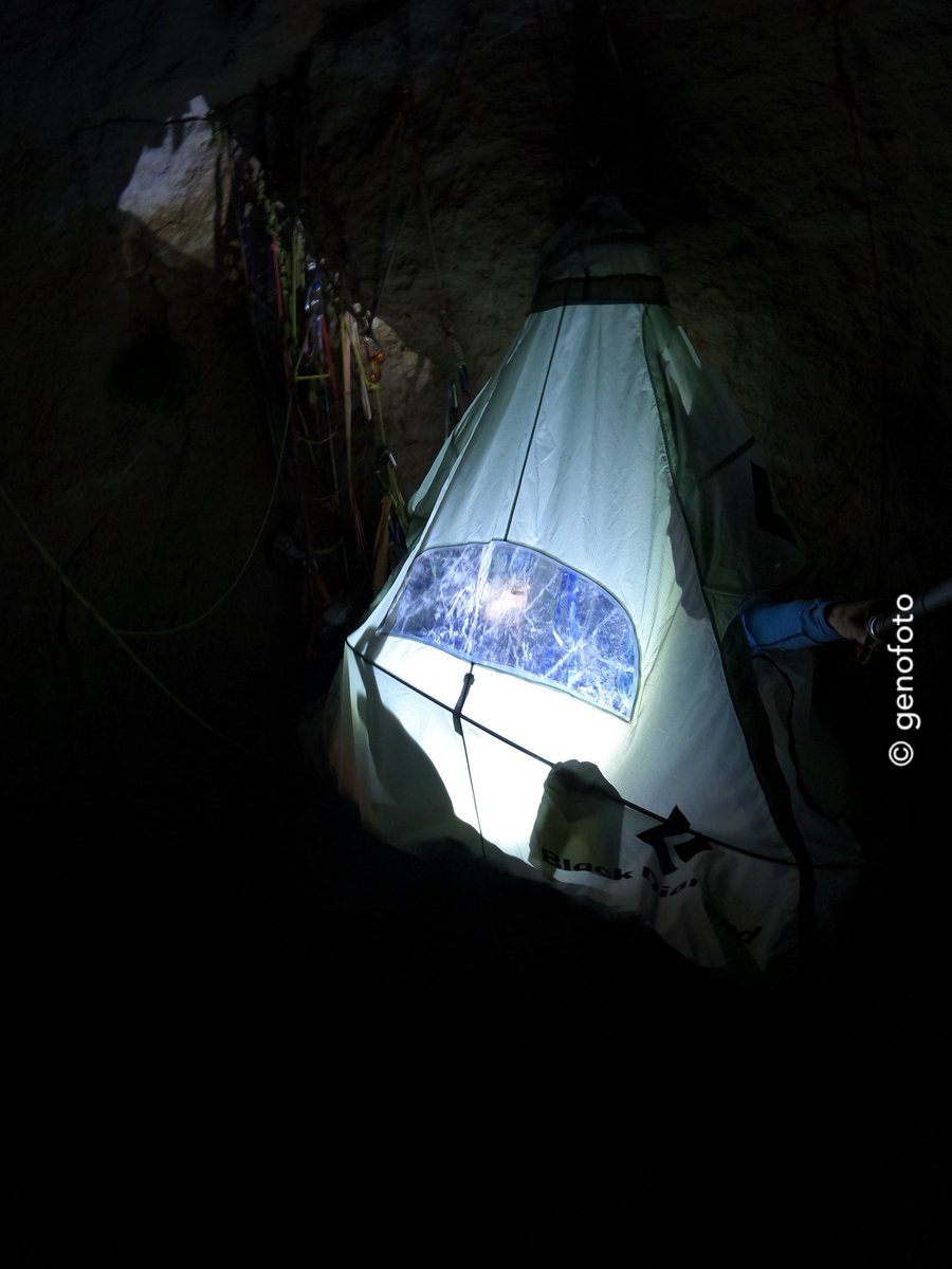 Day 7.
Respirant pau.
Breathing peace.

#verticaladventure #soloaidclimbing 
#portaledge