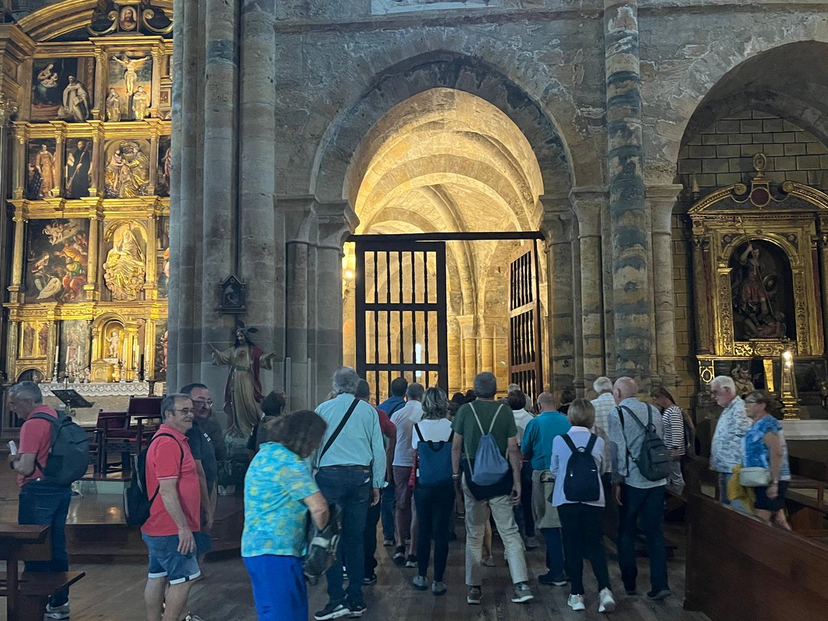 Comenzamos octubre en Monasterio de Fitero con la #VisitaGuiada 🗣️al grupo Asociación de Docentes Jubilados 5 de octubre, de #Vizcaya

#visitasculturales 
#visitasengrupo 
#turismocultural 
#VisitNavarra 
#RiberaInesperada