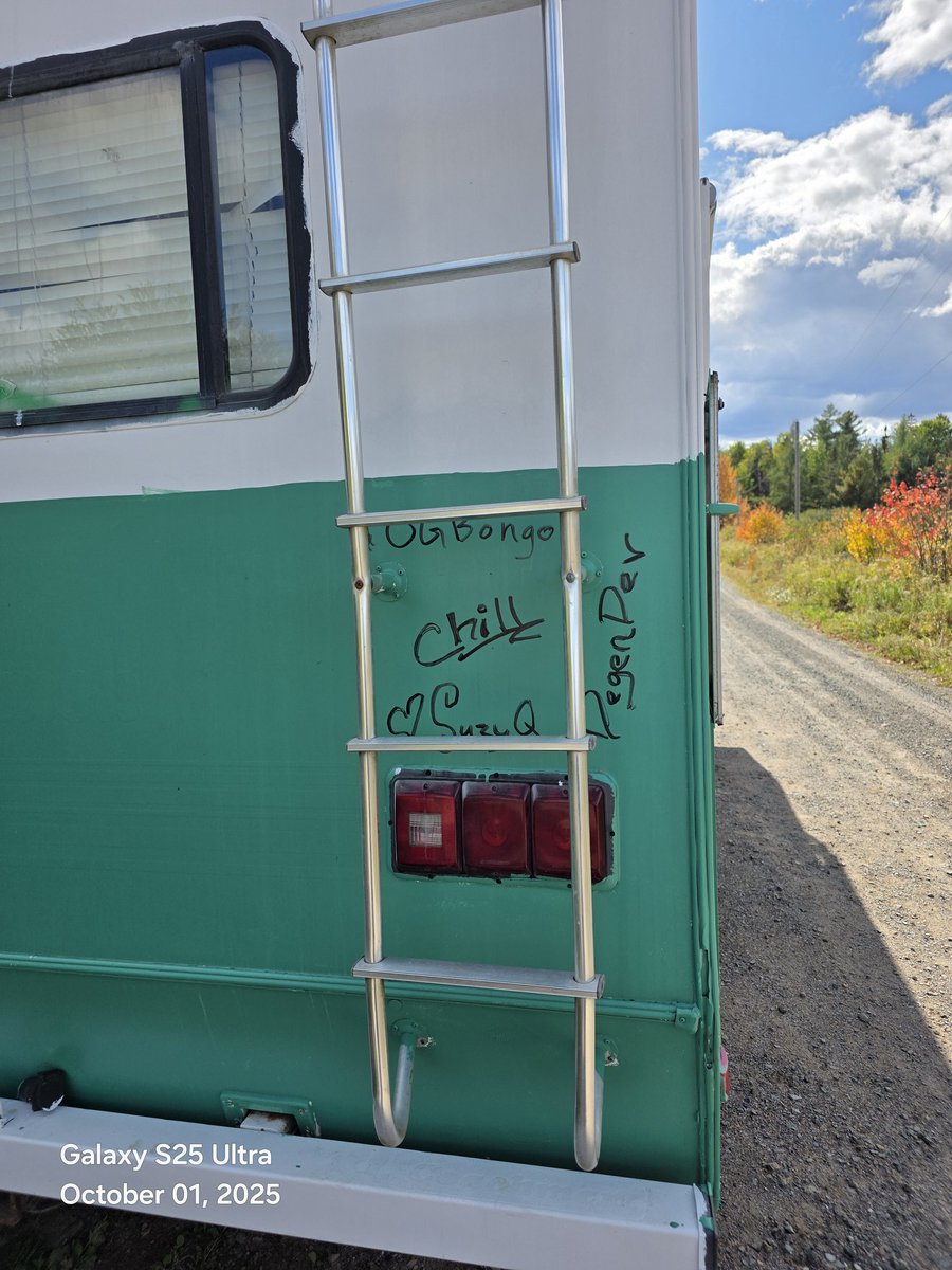 cryptonianite's tweet photo. Gonna get people to sign #76camper irl -
but figured I could do it for all the online campers -
Lots more names to go!
Say gm so I remember to put you on
@OGBongo_1 @AcidMoonwalk @DegenApeDev https://t.co/wNa3ihiek8