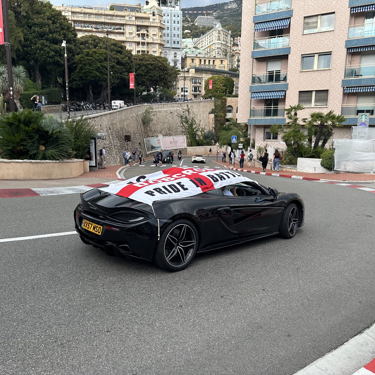 There’s a lad currently driving round Monaco with this Manchester City St George’s flag attached to the top of of a McLaren… 🏴󠁧󠁢󠁥󠁮󠁧󠁿

Brilliant! 🤣👏