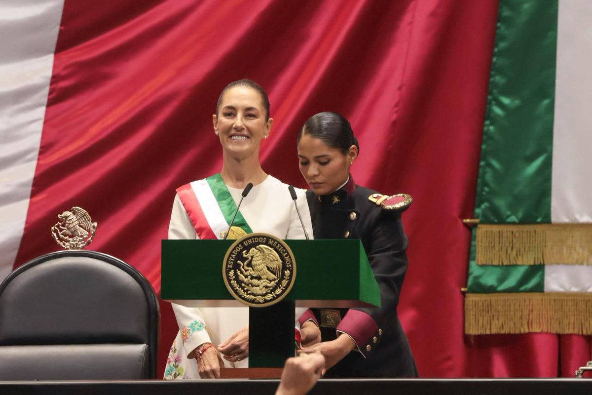 Un año de tener a la mejor presidenta que México pudo elegir. Una mujer de agallas, inteligente, con profundo sentido social y de defensa para su patria. Gracias <a href="/Claudiashein/">Claudia Sheinbaum Pardo</a> ¡Viva nuestra Presidenta!
