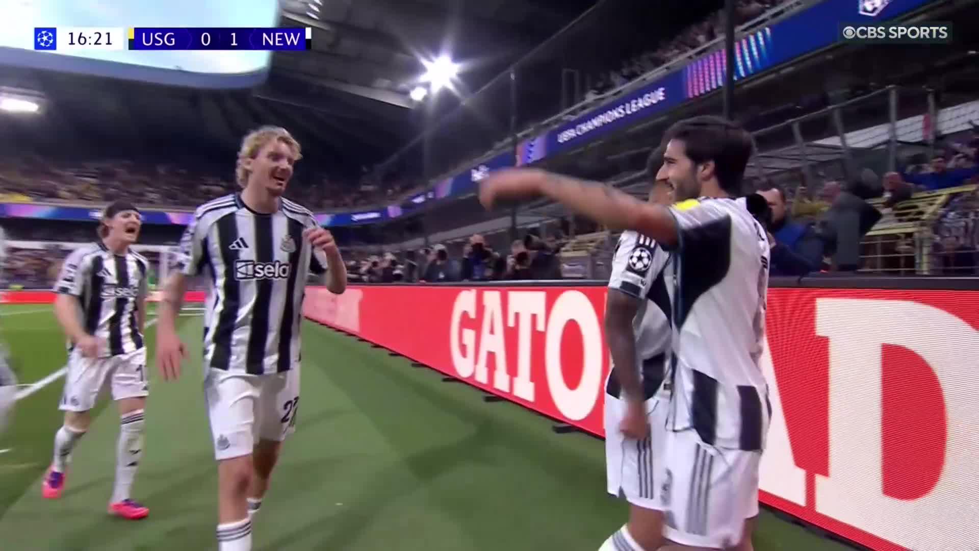 Nick Woltemade opens the scoring for Newcastle against Union Saint-Gilloise ⚫️⚪️