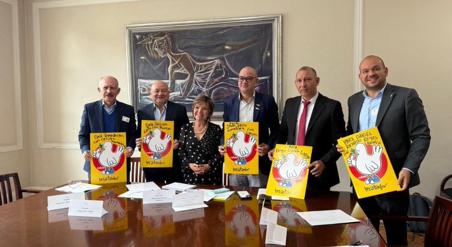 ComisionLPAZ's tweet photo. Participamos en la reunión convocada por la Presidencia de la República para socializar la Estrategia Territorial de Implementación del Acuerdo Final de Paz.
Comprometidos con una paz estable y duradera en Colombia.
@jhhojar @DaniloPimiento @drreyesplata @CamaraColombia https://t.co/wJovedn1mG