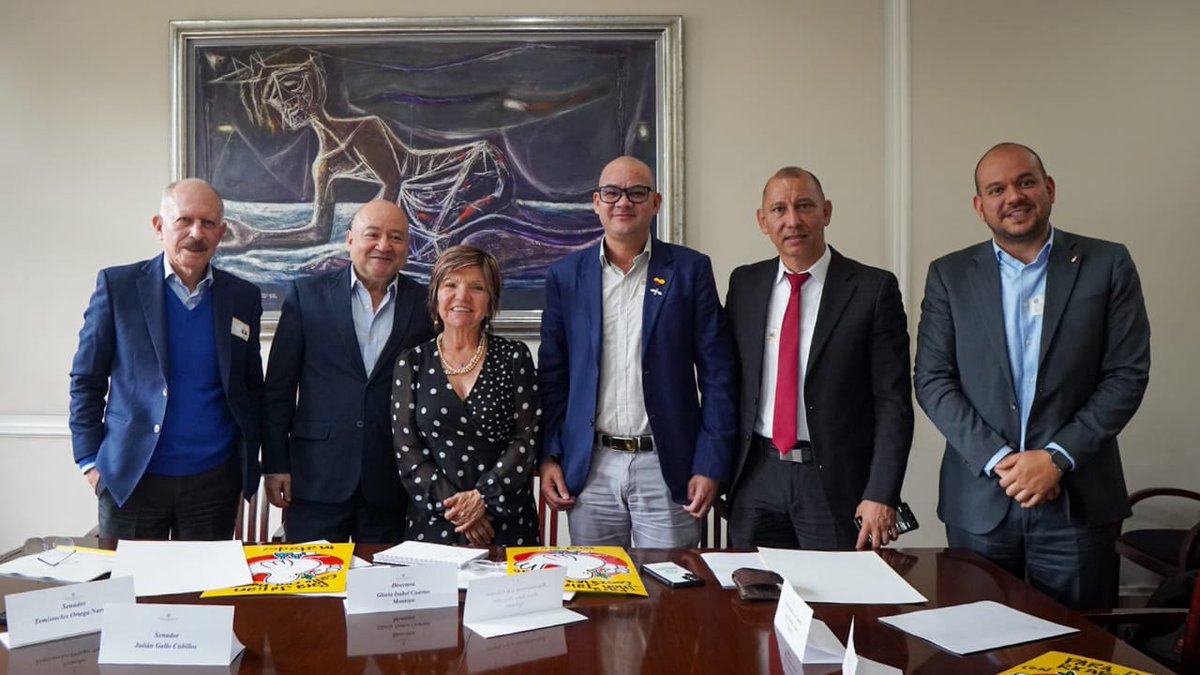 ComisionLPAZ's tweet photo. Participamos en la reunión convocada por la Presidencia de la República para socializar la Estrategia Territorial de Implementación del Acuerdo Final de Paz.
Comprometidos con una paz estable y duradera en Colombia.
@jhhojar @DaniloPimiento @drreyesplata @CamaraColombia https://t.co/wJovedn1mG
