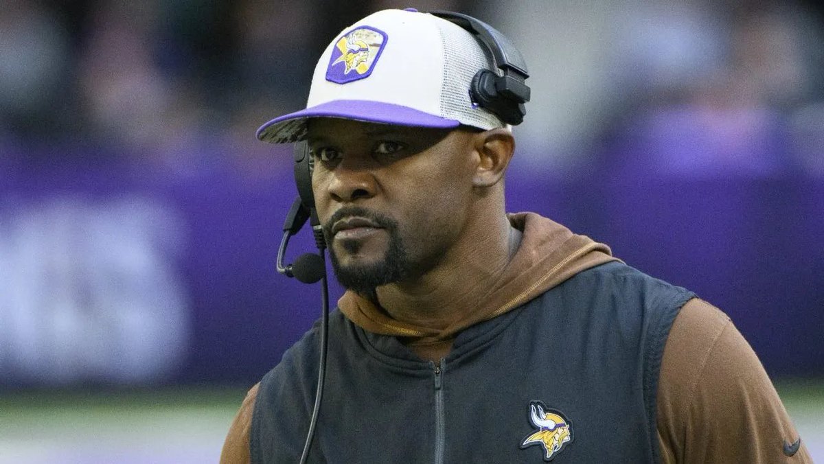 NFCNorthNewss's tweet image. 🚨🚨Brian Flores on #Browns rookie QB Dillion Gabriel making his first NFL start vs the #Vikings. 

“I’m very excited, I see a lot of Tua Tagovailoa in this young man. He’s a lefty with some degree of mobility, his film shows his thought process is similar to Tua’s as well. This…