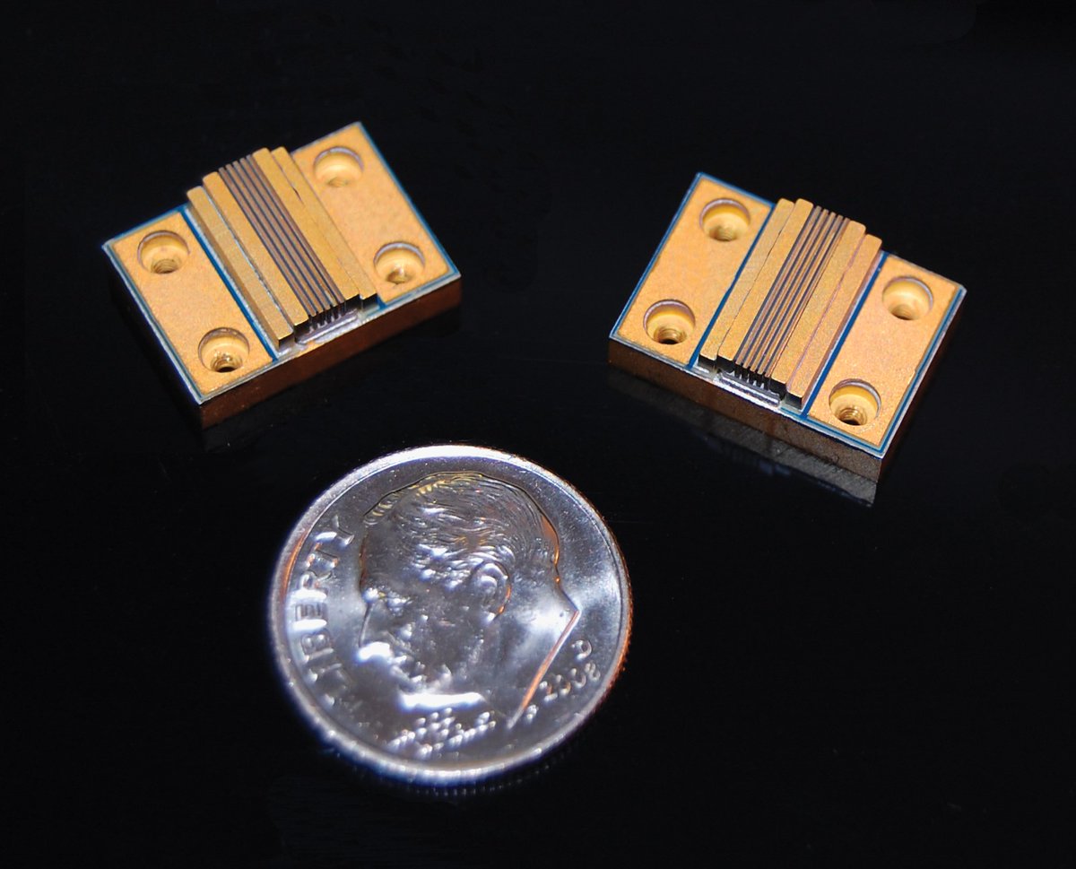 CEOLaser's tweet image. 🚀 Big performance in a small package: CEO’s sub-compact laser diodes deliver high power density + long-term reliability for stringent SWaP requirements.

Read more 👉 bit.ly/3uNz7Yf 

#LaserTech #SWaP #Photonics