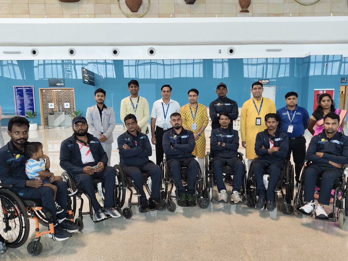 aai_gwalior's tweet image. ग्वालियर विमानतल पर राष्ट्रीय स्तर के पैरा एथलीट का गर्मजोशी से स्वागत किया गया और उनके अदम्य साहस, संघर्ष व जज़्बे को विशेष सम्मान दिया गया। यह पल ग्वालियर के लिए गर्व का क्षण है।
@AAI_Official @MoCA_GoI 
@aaiRedNR