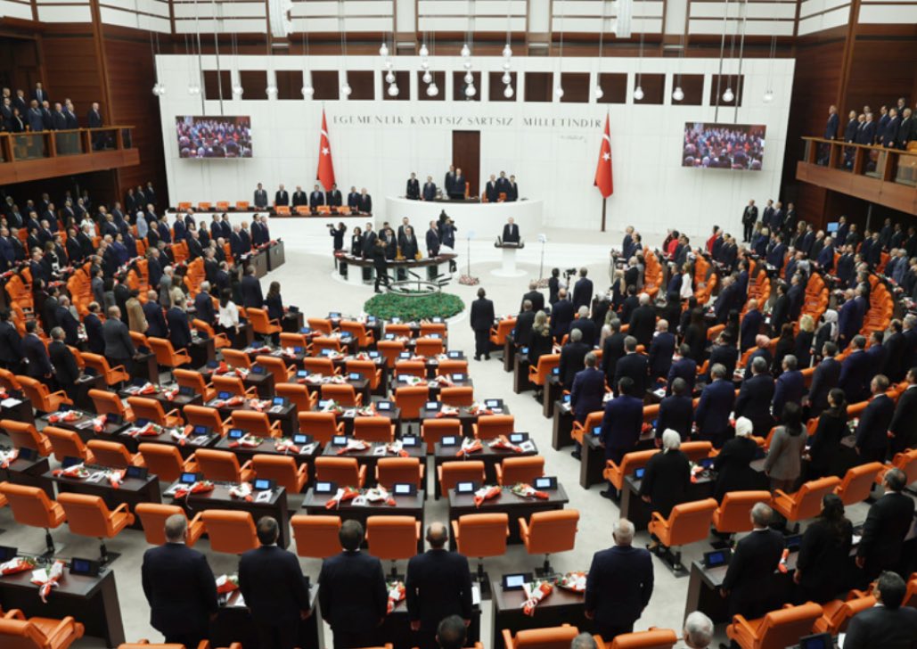 MertLeventkanli's tweet photo. Türkiye Büyük Millet Meclisi 
28. Dönem 4. Yasama Yılı 
Hayırlı Olsun. https://t.co/FXAru9demP