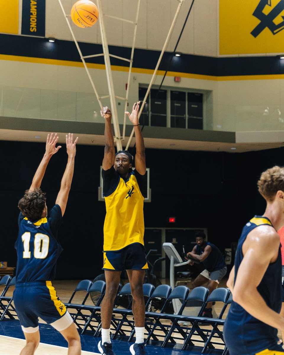 UCSDmbb's tweet image. Shots up!