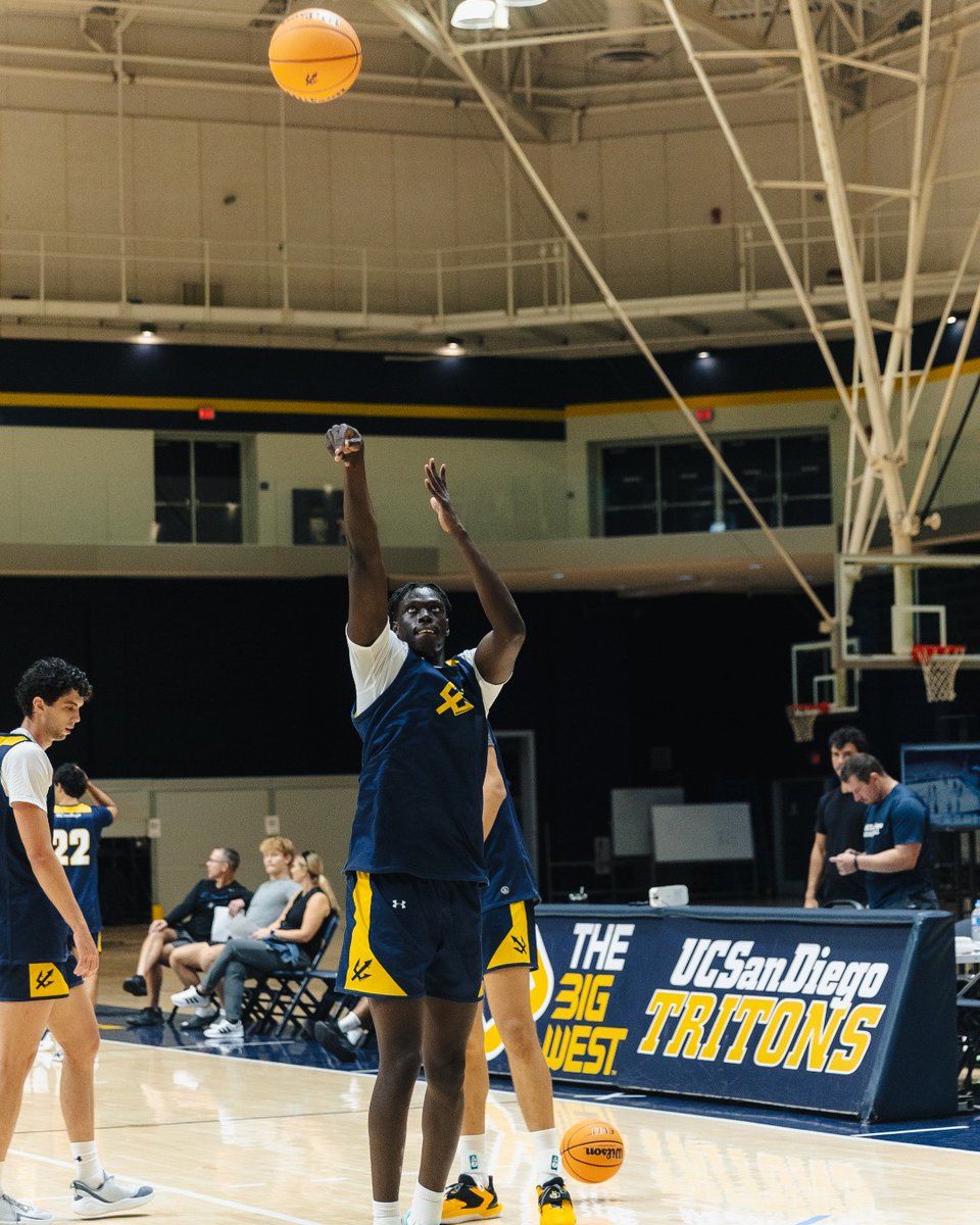 UCSDmbb's tweet image. Shots up!