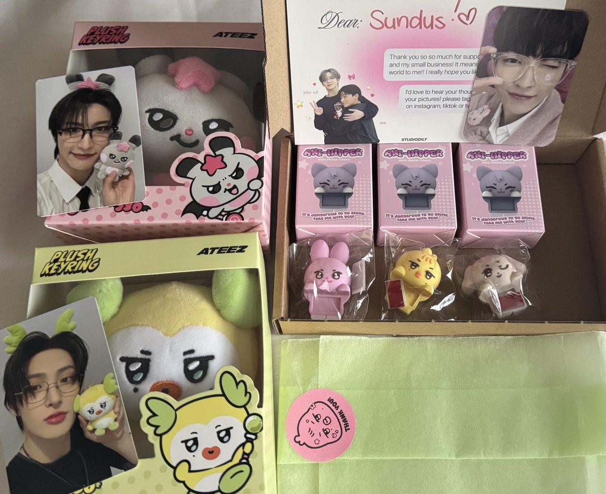 mingihwx's tweet image. best mail day of my life actually 😣