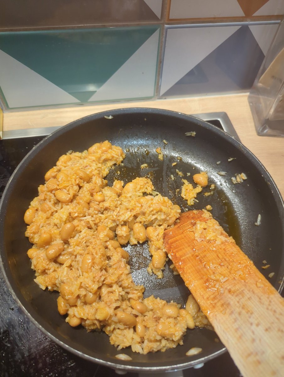 TechCapo's tweet image. leftover rice, canned tuna, canned beans