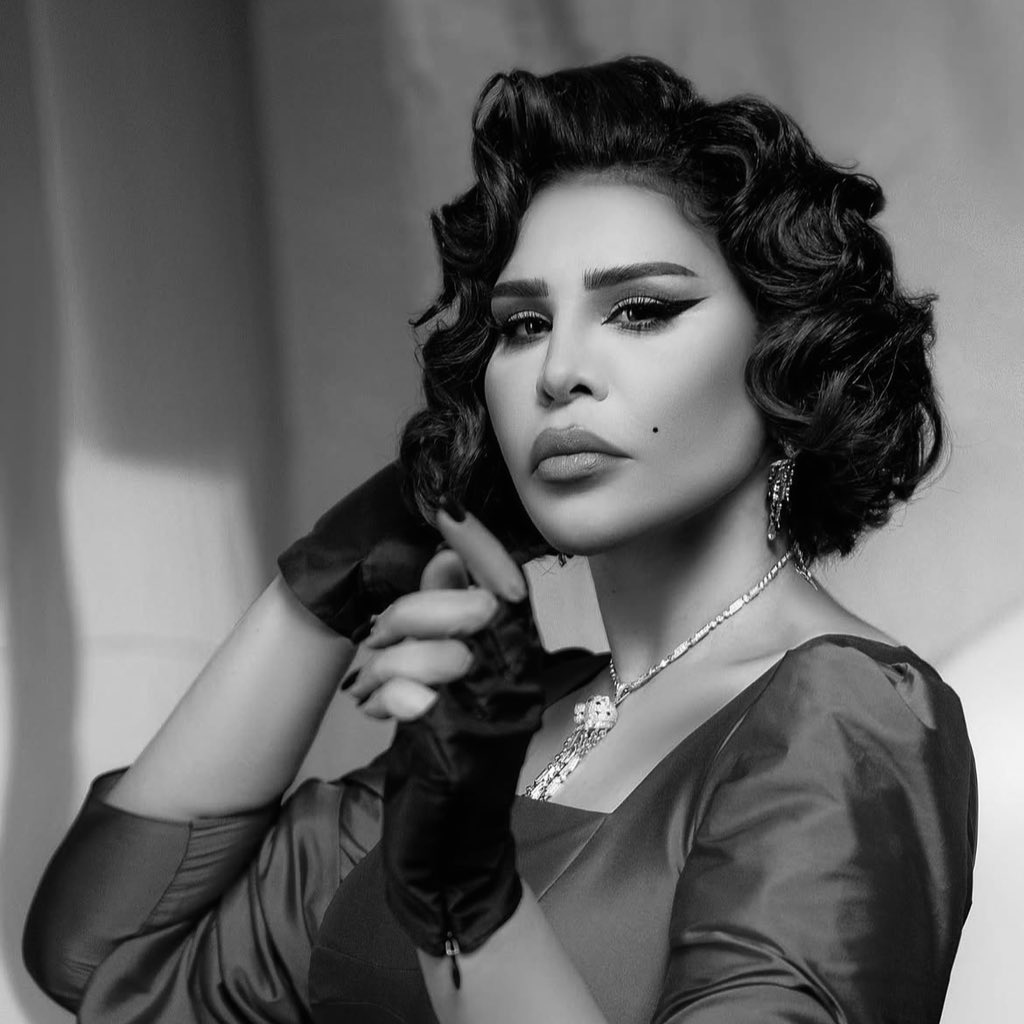Ahlam1ex's tweet photo. ما كنت باخذنا على محمل الجد
بس المشاعر غصب عني ، تجدد
حيل اعرفك ، من قبل ابيح لك السد
و كان الخطا منك بعيني مسدّد !
#العناق_الاخير https://t.co/34SJXpy2JY