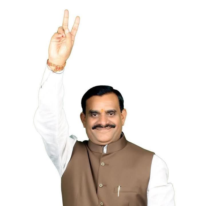 Preetam_Gupta1's tweet photo. भारतीय जनता पार्टी मध्यप्रदेश के पूर्व प्रदेश अध्यक्ष और खजुराहो के लोकप्रिय एवं कर्मठ सांसद आदरणीय श्री VD Sharma  जी को जन्मदिन की हार्दिक बधाई और शुभकामनाएं। https://t.co/74WMImIKJe