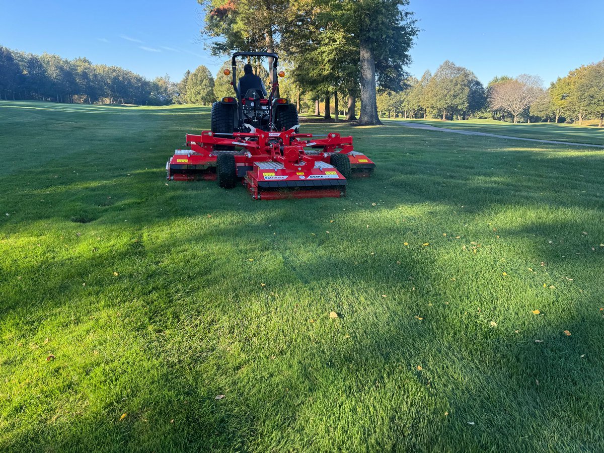 Omega_Turf's tweet image. Our first Trimax demo in the books! Check out the Trimax Snake S3 showing off. 

Power, quiet, efficient! Call us to demo it at your course! 

☎️ 1-855-CUT-4-LIFE

#TurfCare #PoweringPerformance