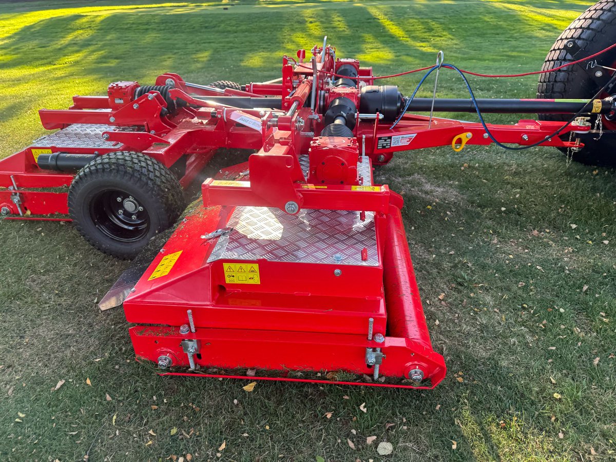 Omega_Turf's tweet image. Our first Trimax demo in the books! Check out the Trimax Snake S3 showing off. 

Power, quiet, efficient! Call us to demo it at your course! 

☎️ 1-855-CUT-4-LIFE

#TurfCare #PoweringPerformance