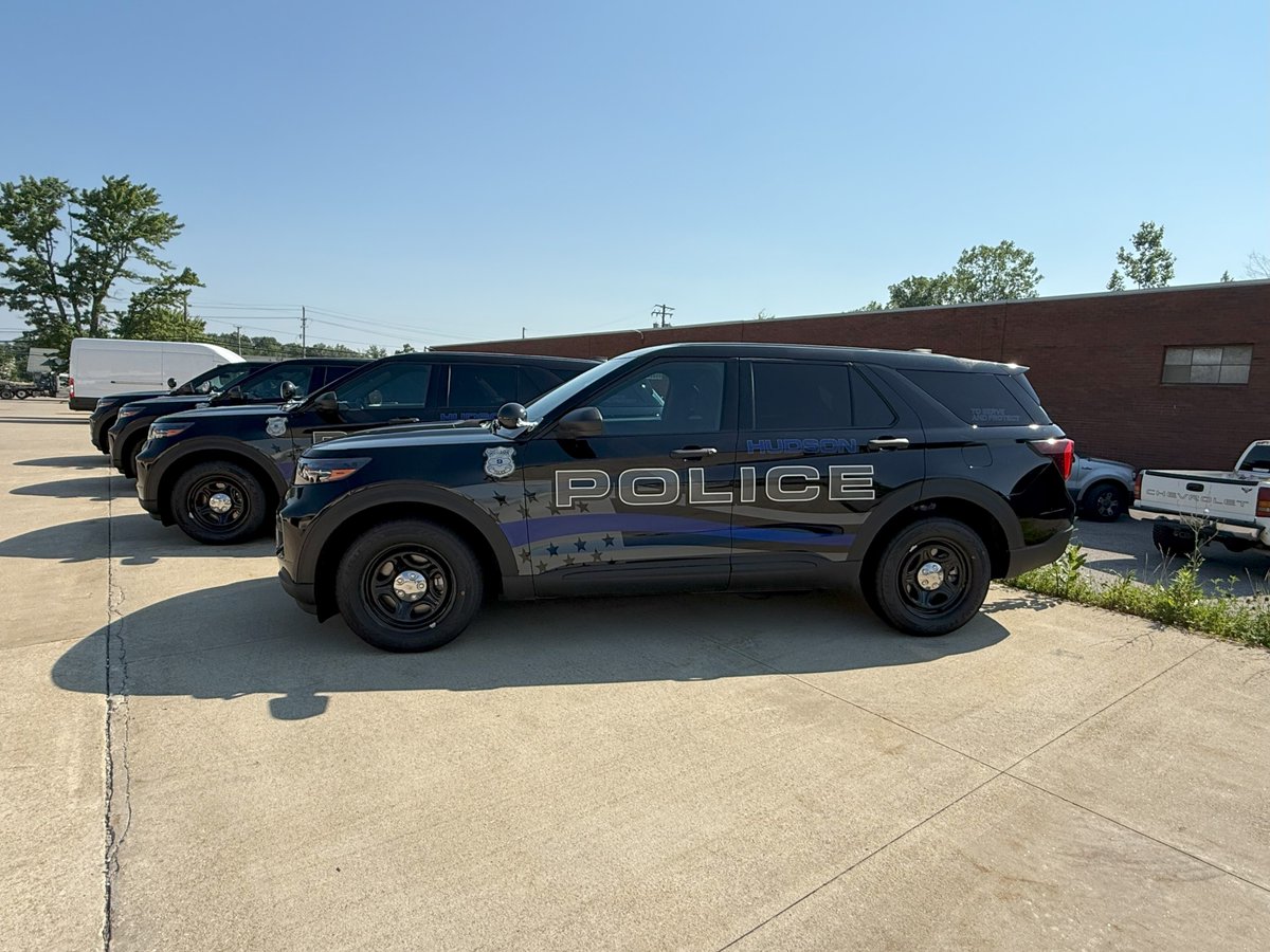 Clean, durable, and built for visibility 🚓 This wrap for the Hudson Police Department checks all the boxes. VMS helps first responders stay seen, safe, and professional on the road.
Ready for a refresh? hubs.ly/Q03DQCT70
#WrappedWednesday #WrappedandReady #CustomGraphics