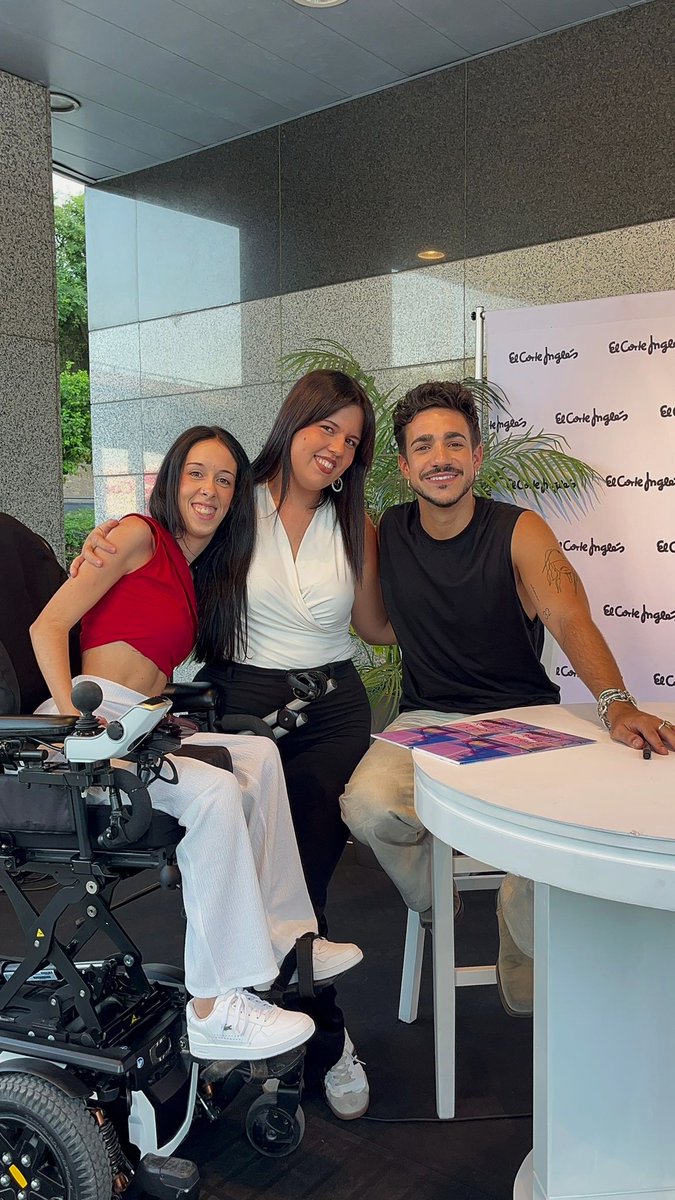 Que bonitos son los reencuentros💓 Os quiero mucho!!!
<a href="/Lidiaamlsb_/">Lidia🦋</a> <a href="/hermidagonzalo/">Gonzalo Hermida</a>