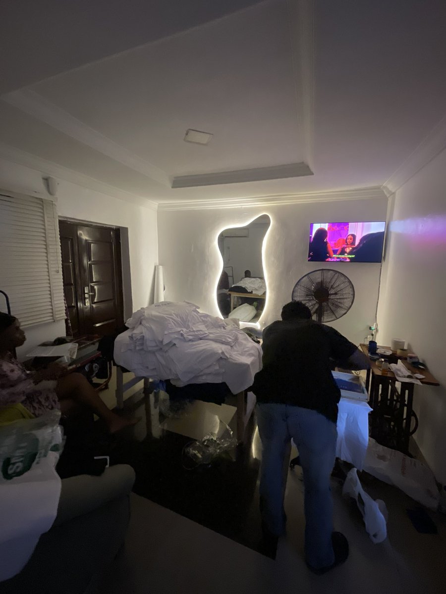 ojsneedle_'s tweet image. Late night production,we are Handling over 500 shirts this week! 

#screenprinting #ojsneedle