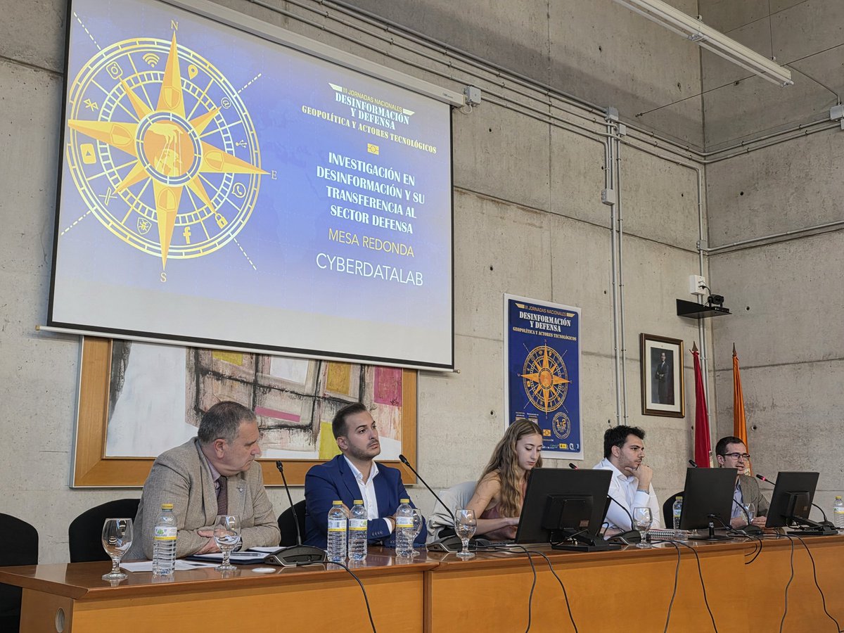 Terminamos la sesión de tarde con una excelente mesa redonda sobre el futuro de la investigacion y la cooperación público-privada en la lucha contra la desinformación que modera <a href="/teresagardeal/">Teresa García de Alcaraz Ruiz</a> de <a href="/fcdmurcia/">UMU Comunicación y Documentación</a> y que incluye a investigadores del <a href="/cyberdatalab/">UMU CyberDataLab</a>