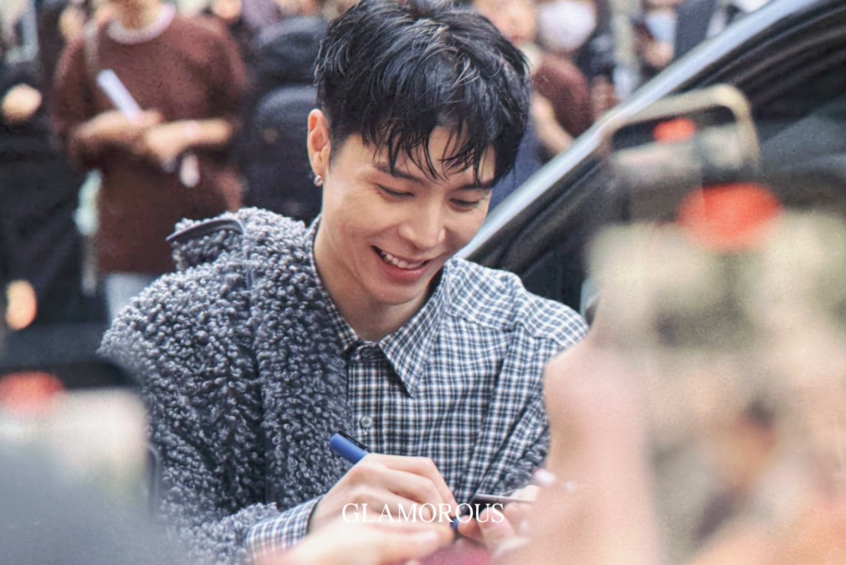 GLAMOROUS tweet media