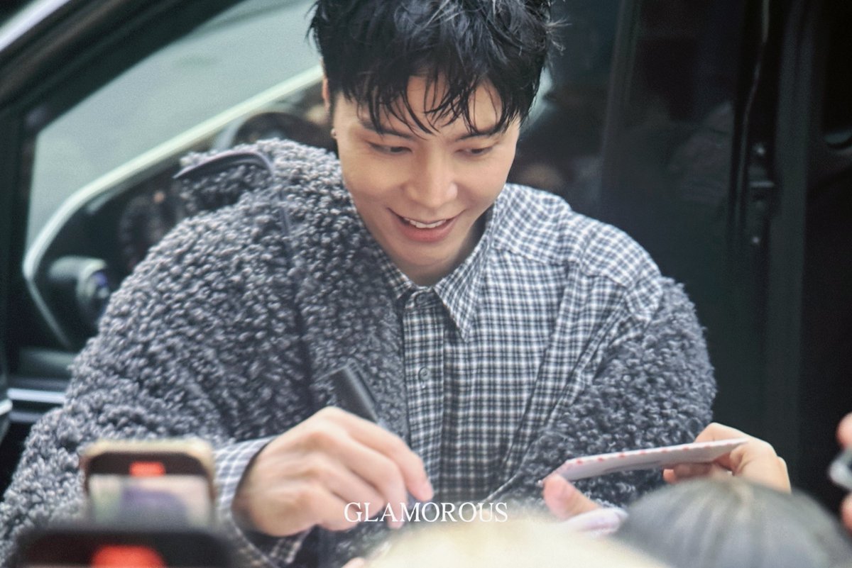 GLAMOROUS tweet media