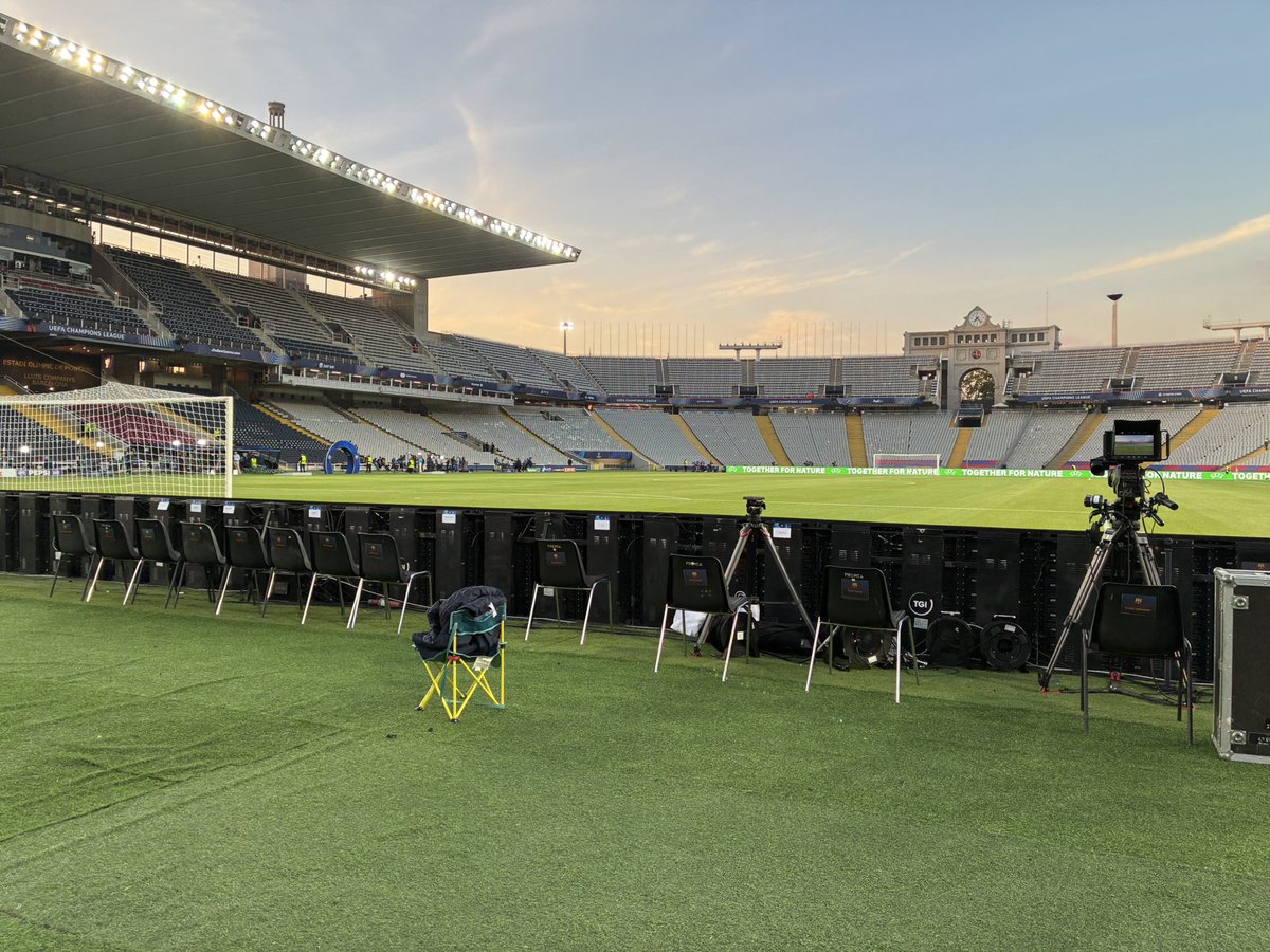 Piccolosann's tweet photo. cl バルサx PSG、客入り前のスタジアムの静けさとは裏腹に、外部から漂ってくる火薬の匂いがすごい。
ウルトラス中心にリベンジ燃えるファンが集結中。 https://t.co/mZWao2tJUB